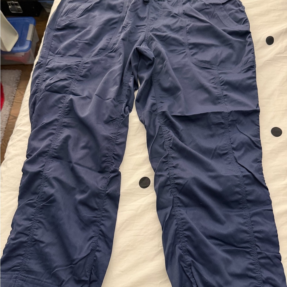 Like New- The North Face - Aphrodite 2.0 Capri Pant - Navy